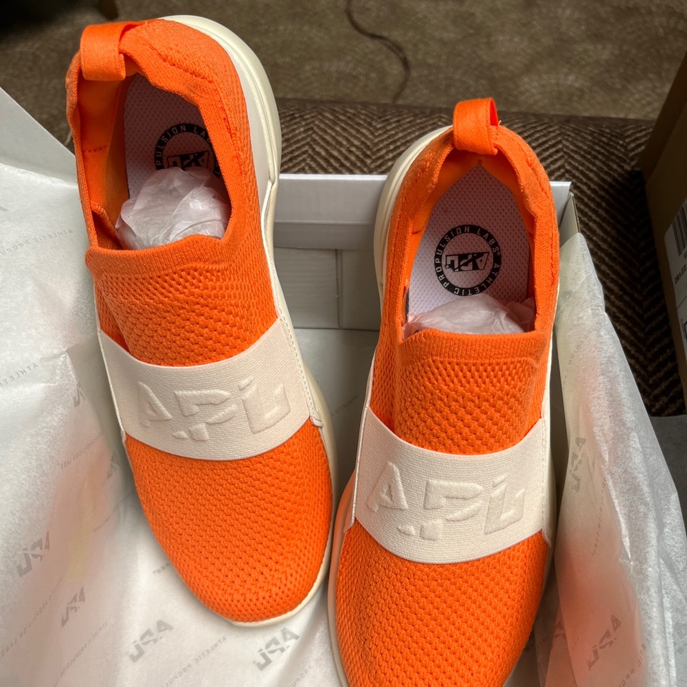 NEW IN BOX APL Women’s Techloom Bliss, Size 8.5 Pristine/Orange